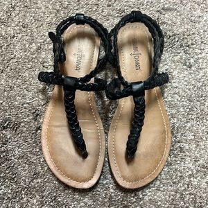 Minnetonka sandals size 8